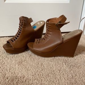 Madden girl - size 10 wedges
